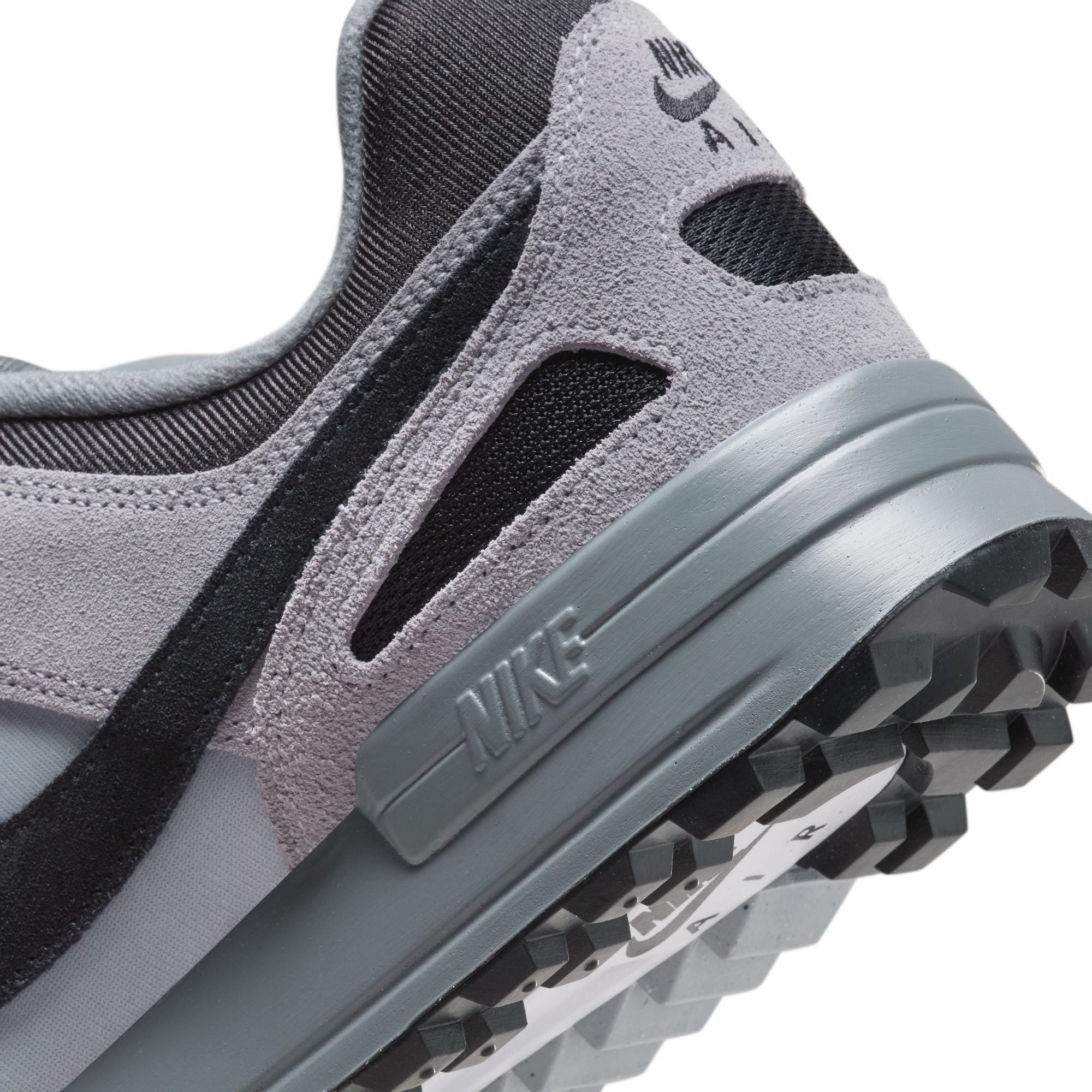 NIKE Air Pegasus &