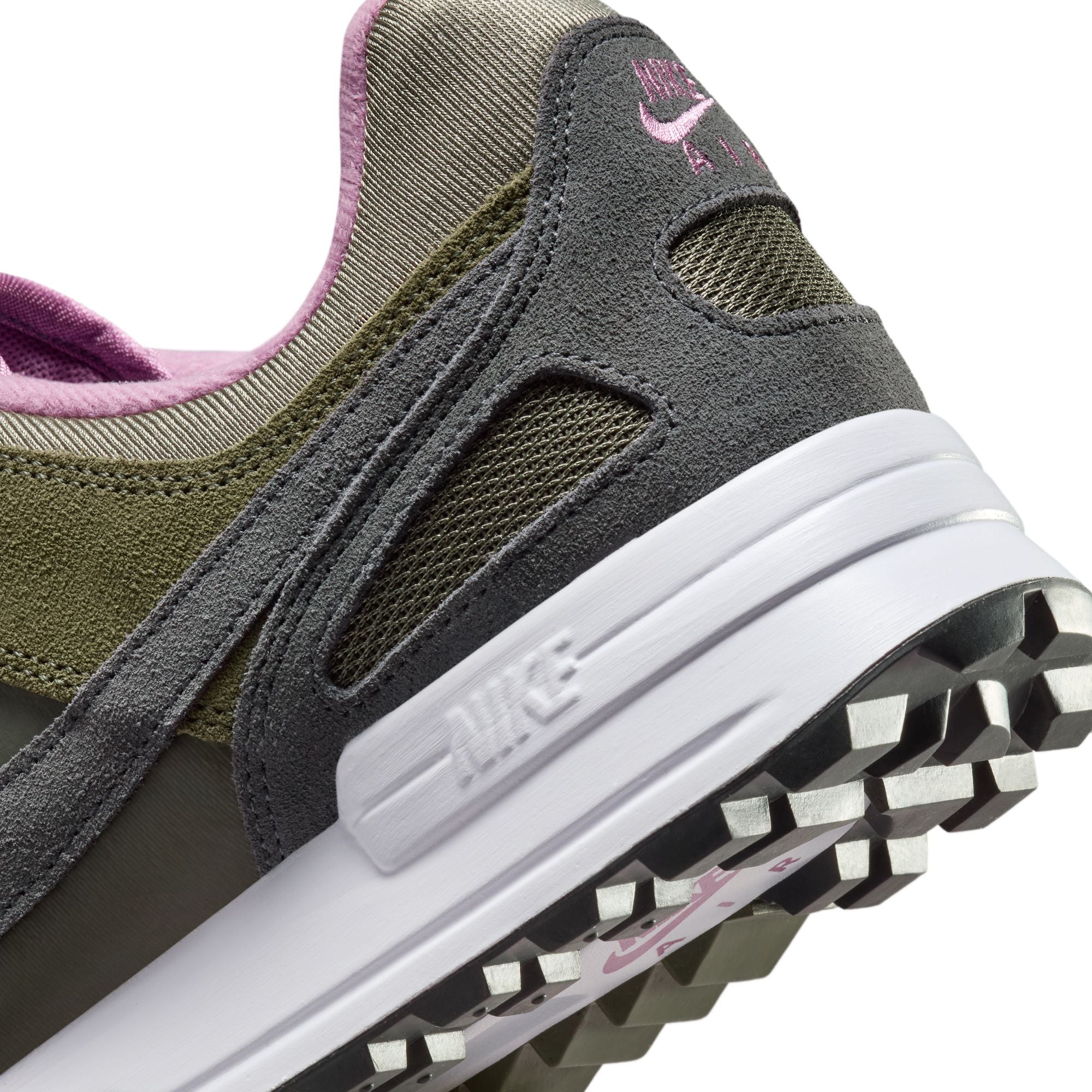 NIKE Air Pegasus &